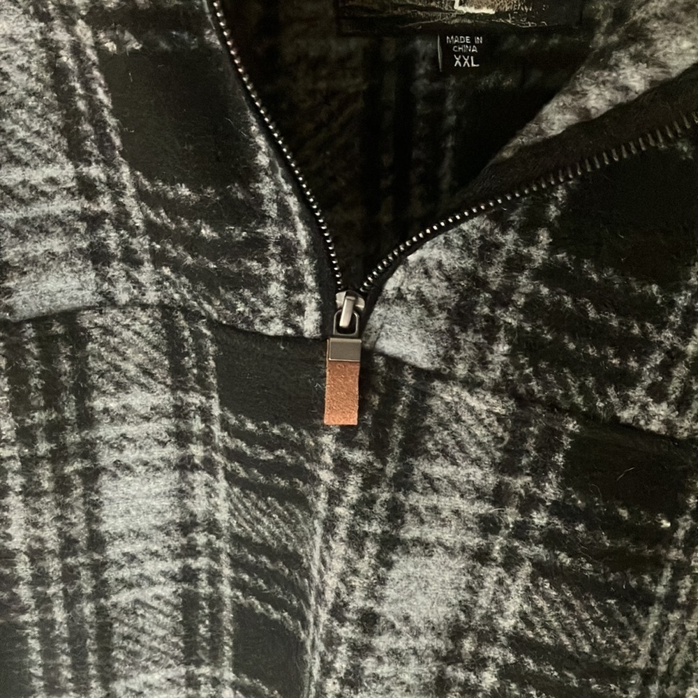 John Wayne Wooly Plaid Fleece. Quarter -zip Pullover. Black and white - Picture 4 of 7